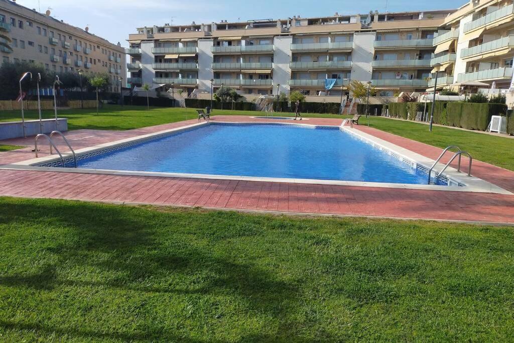 Apartamento Para 5 Personas Frente Al Mar Con Piscina Y Parking Cubelles Exterior photo